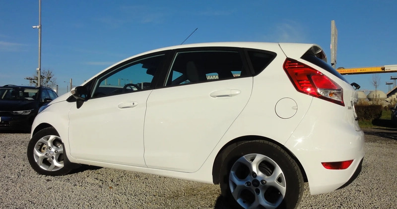 Ford Fiesta cena 27600 przebieg: 139000, rok produkcji 2013 z Jasło małe 211